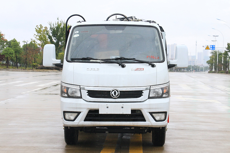 东风途逸压缩式垃圾车（5方）