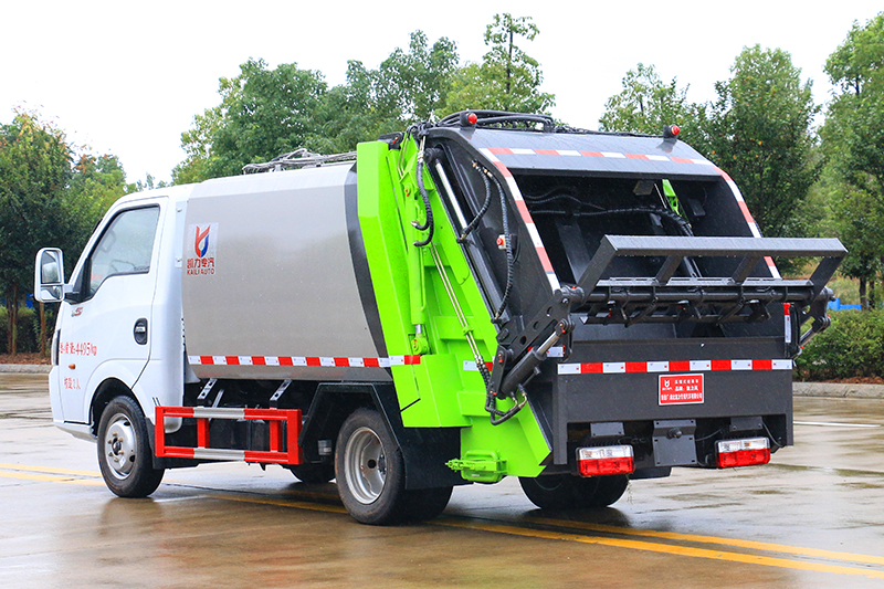 东风途逸压缩式垃圾车（5方）