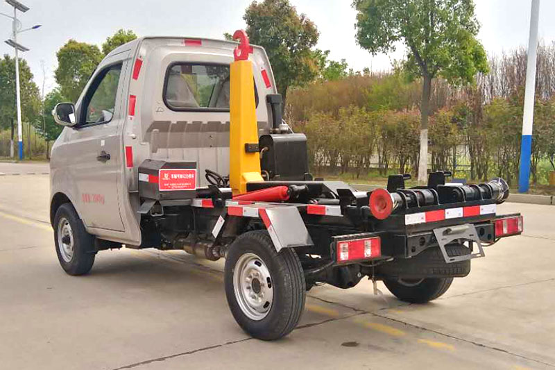 蓝牌长安钩臂垃圾车（单轮）（3方）