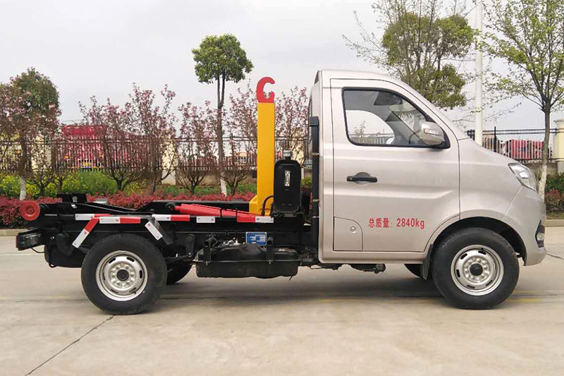 蓝牌长安钩臂垃圾车（单轮）（3方）