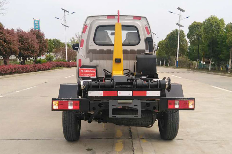 蓝牌长安钩臂垃圾车（单轮）（3方）