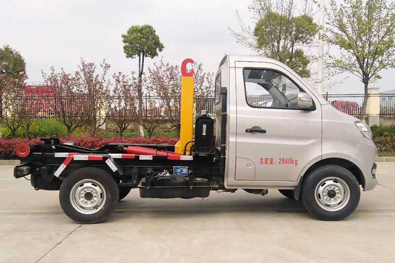 蓝牌长安钩臂垃圾车（单轮）（3方）