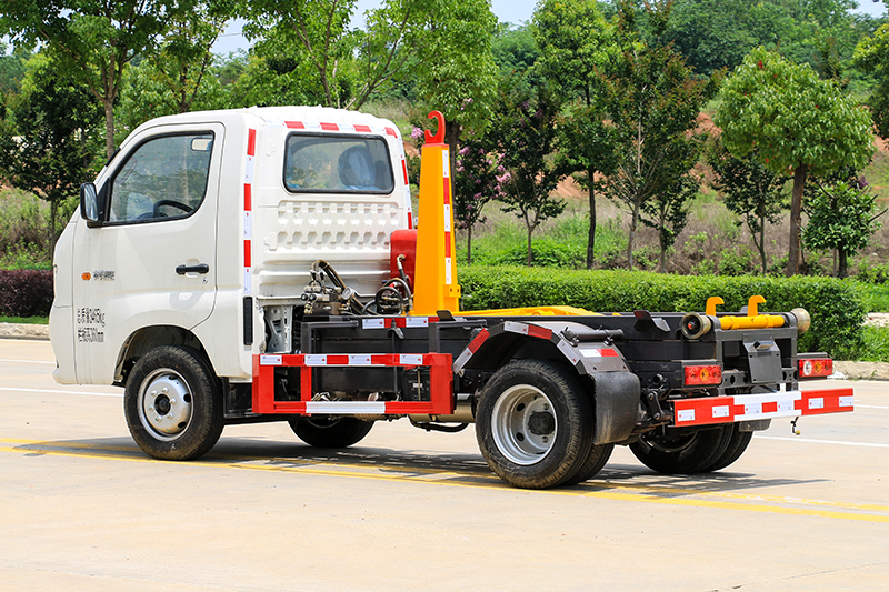 （蓝牌）福田祥菱钩臂垃圾车（3方）