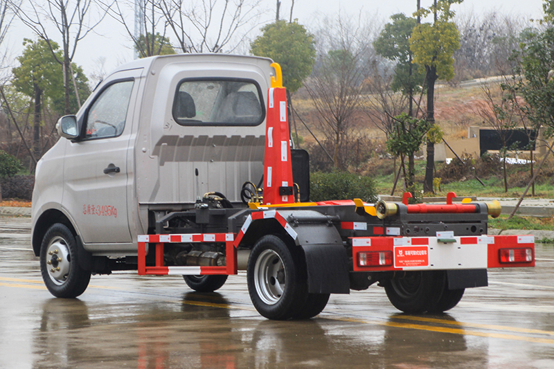 （蓝牌）长安钩臂垃圾车（双轮）（3方）