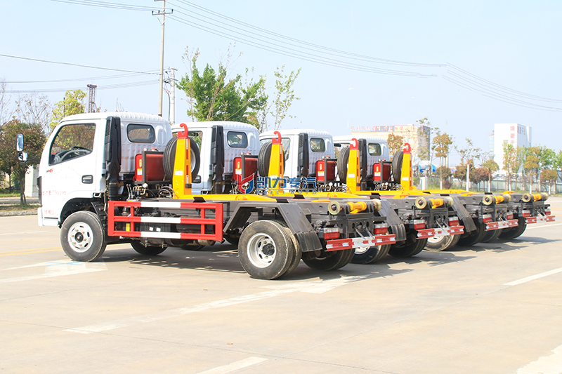 （蓝牌 黄牌）东风小福瑞卡钩臂垃圾车（5方）