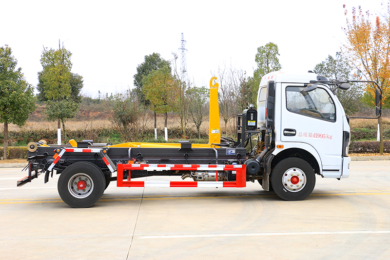 东风大多利卡钩臂垃圾车（7方）（选装套臂）