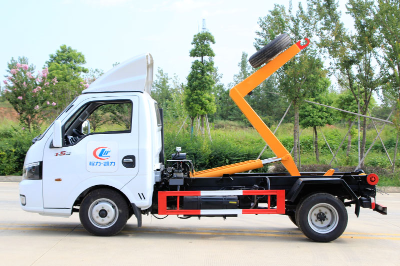 （蓝牌）东风途逸钩臂垃圾车（3方）