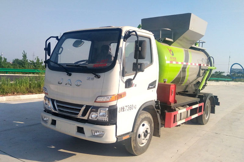 江淮骏铃V3餐厨垃圾车（罐式）（4.5方）