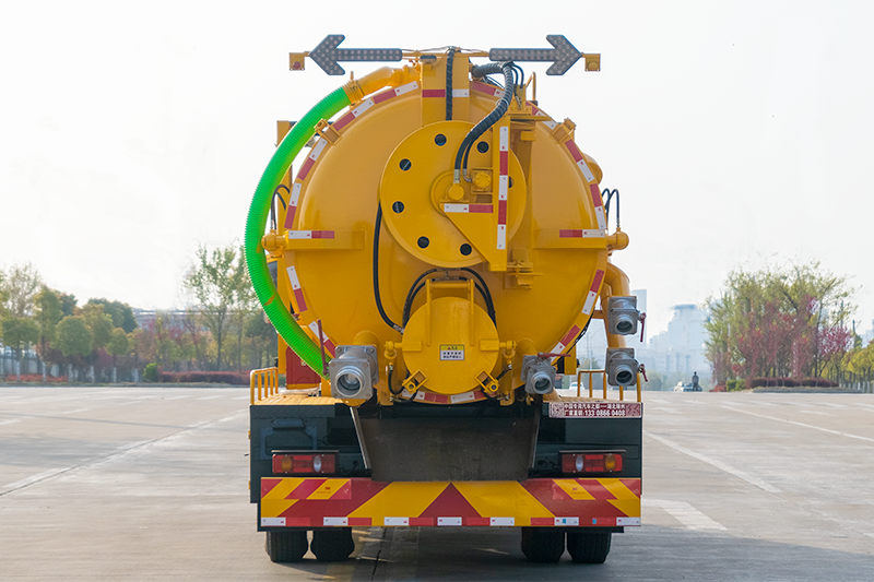 东风天锦清洗吸污车带电控（副发）