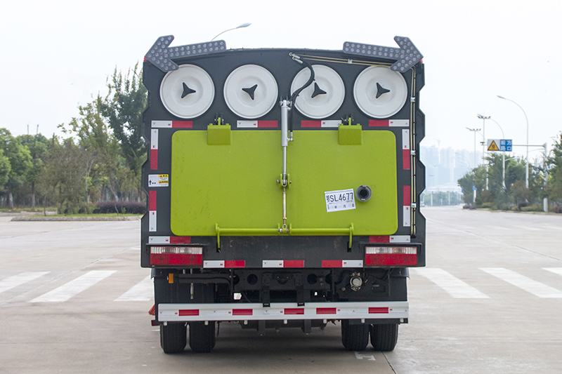 东风小多利卡5方吸尘车参数配置