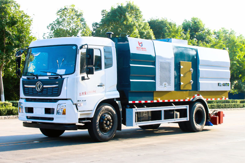 东风天锦吸尘车