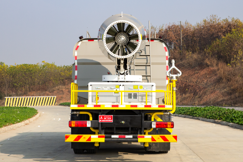 柳汽乘龙后八轮H5抑尘车（17方）（80~120米雾炮）