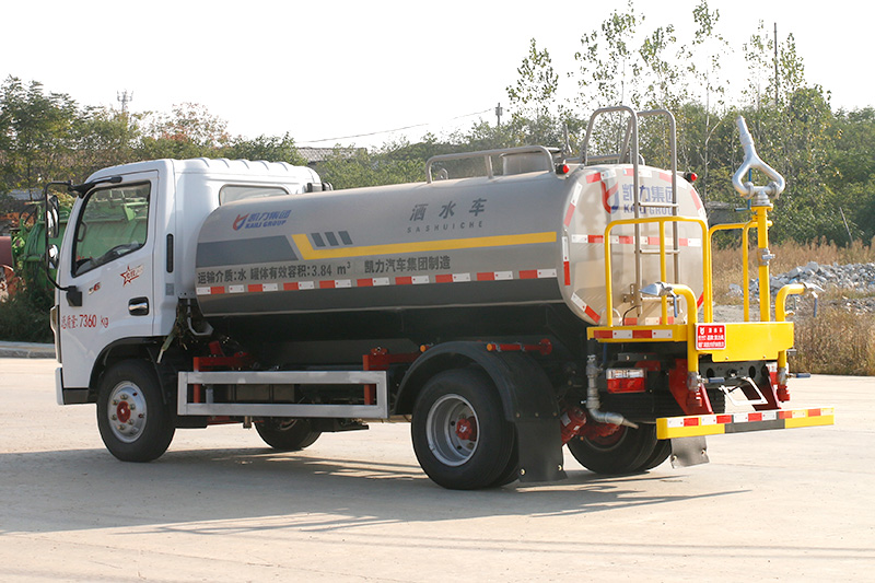 5方东风小多利卡洒水车