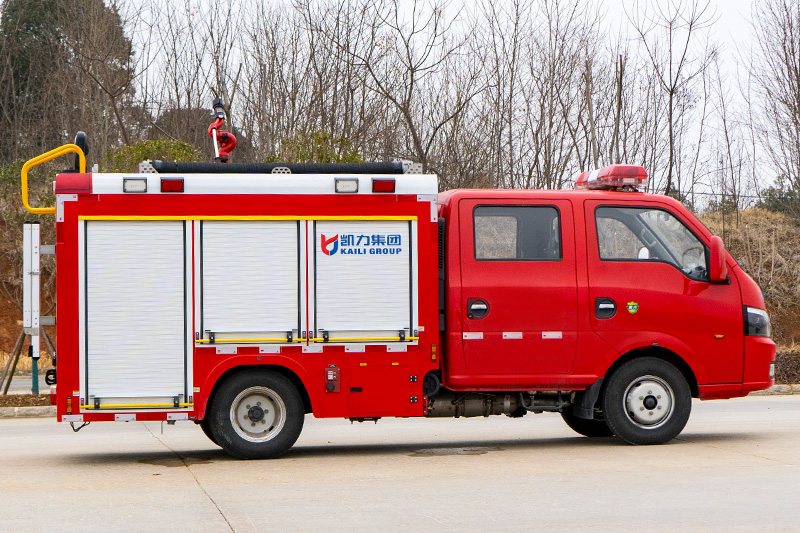 东风途逸双排水罐消防车1方