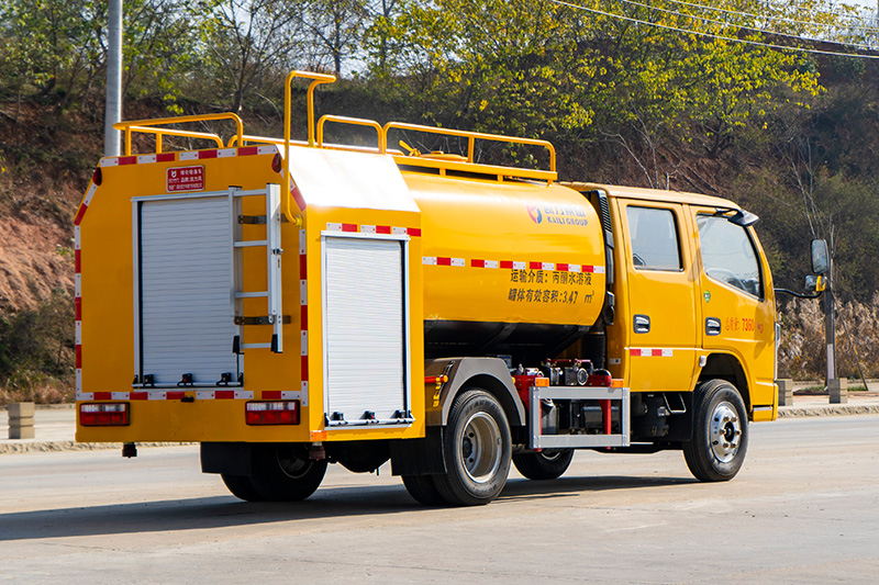 小多利卡双排-4.2方-消防洒水车