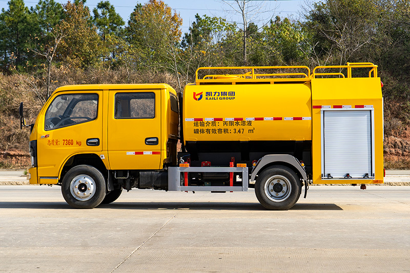 小多利卡双排-4.2方-消防洒水车