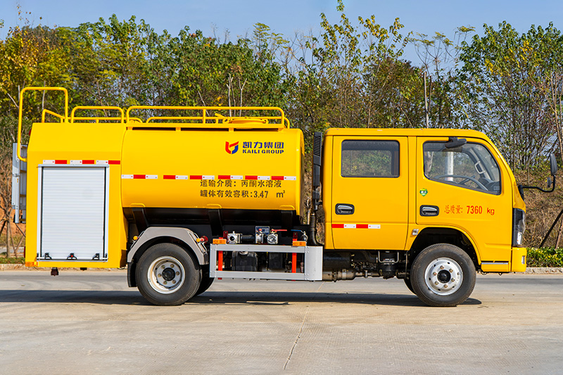 小多利卡双排-4.2方-消防洒水车