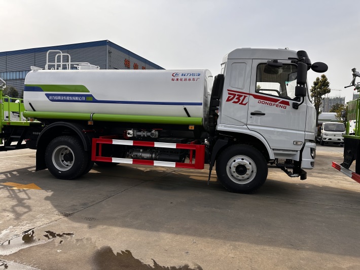 东风专底12吨洒水车