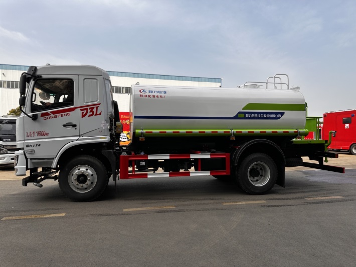 东风专底12吨洒水车