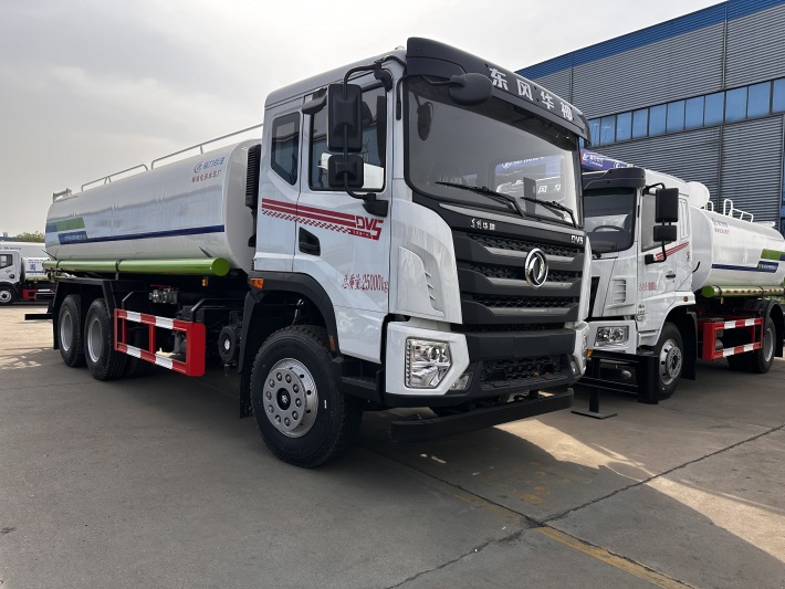 东风后双桥22吨洒水车