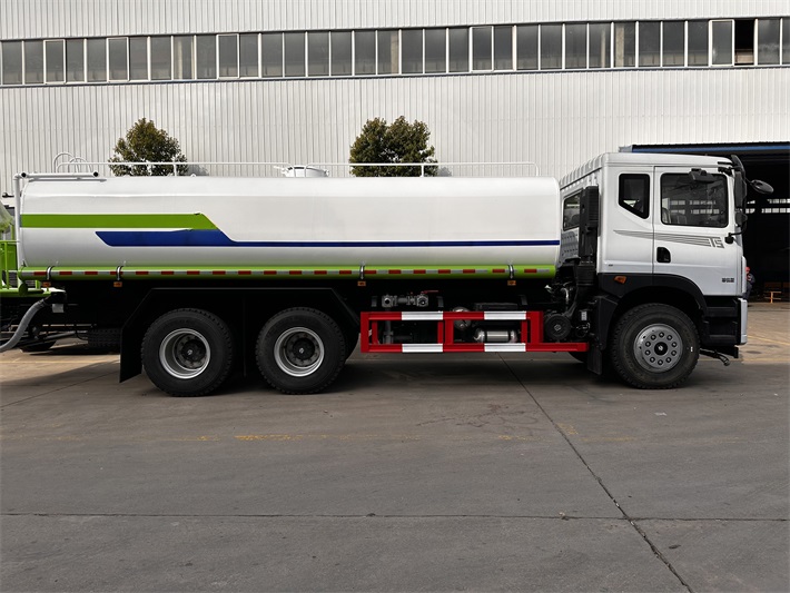 东风后双桥22吨洒水车