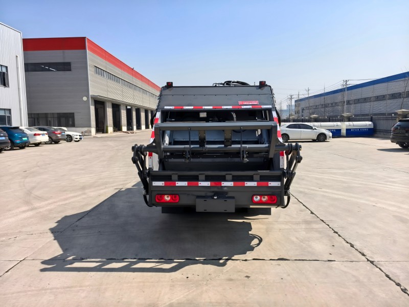 5.5方纯电动压缩式垃圾车
