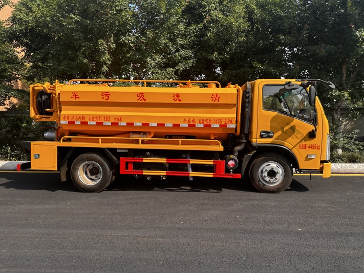 东风蓝牌清洗吸污车