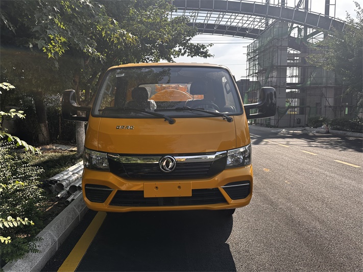 东风途逸蓝牌清洗吸污车