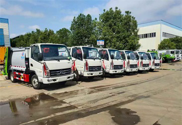 2025.6凯马压缩垃圾车批量发车