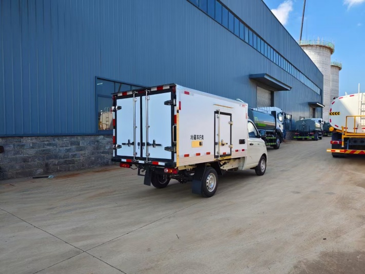 福田祥菱V1地库冷藏车