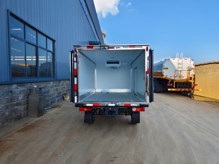 福田祥菱V1地库冷藏车