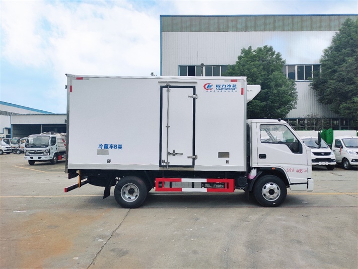 江铃顺达4米2冷藏车