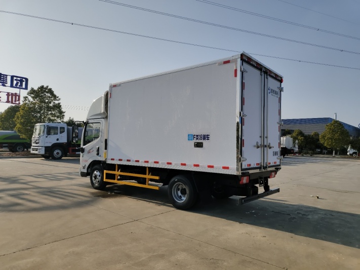 江铃新凯运4.2米冷藏车