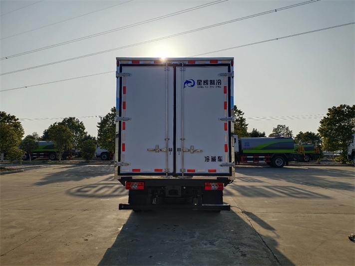 江铃新凯运4.2米冷藏车