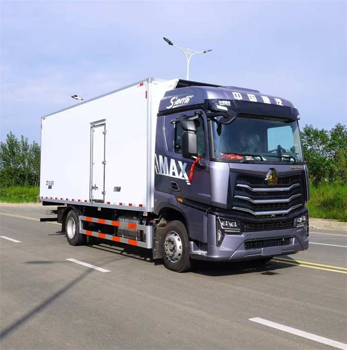 6.8米重汽MAX5冷藏车
