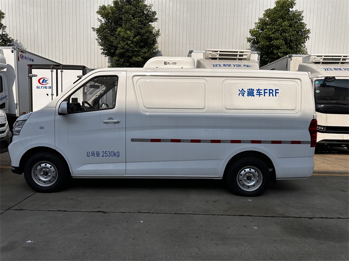 长安2米面包冷藏车