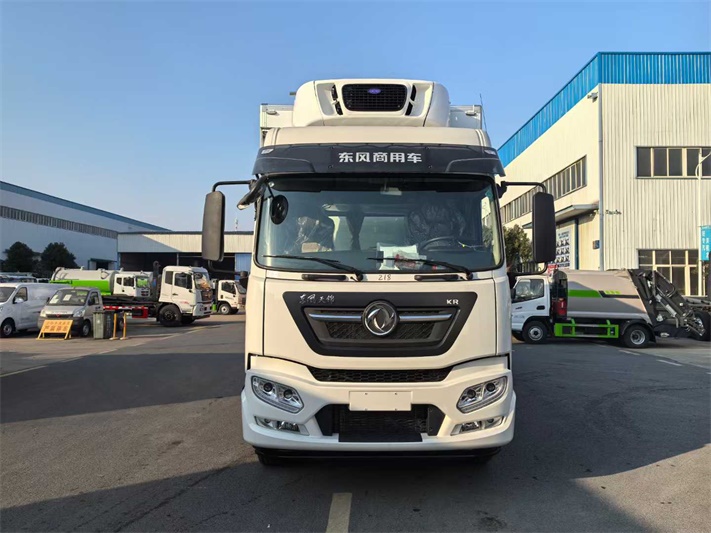 东风天锦6.8米冷藏车