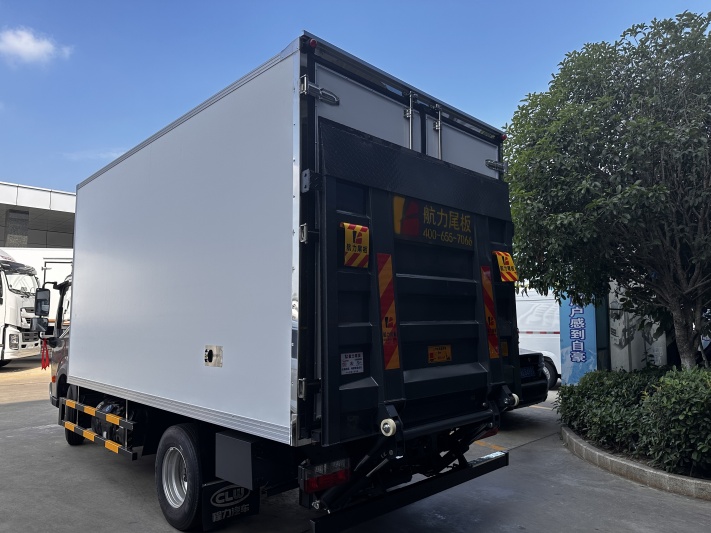 东风凯普特4米2冷藏车（蓝牌不超重）