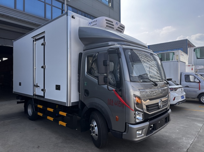 东风凯普特4米2冷藏车（蓝牌不超重）