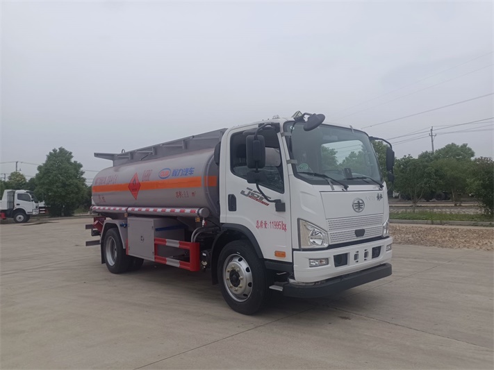 解放9.8方加油车