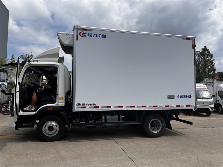 重汽统帅4米2宽体冷藏车