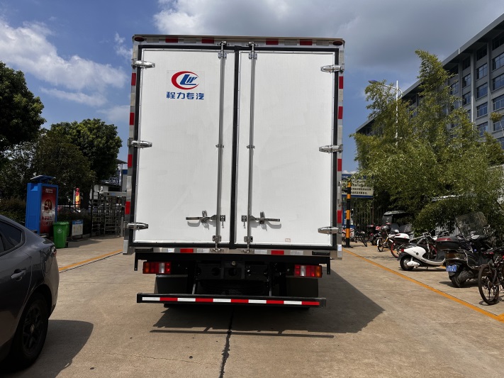 重汽统帅4米2宽体冷藏车