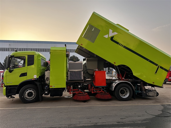 东风天锦高速洗扫车