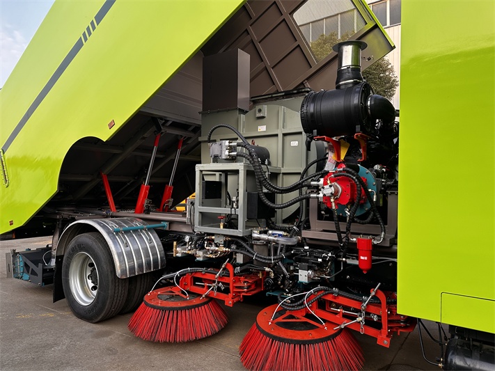 东风天锦高速洗扫车