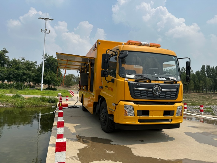 东风天锦3000㎡/h大流量排水救险车