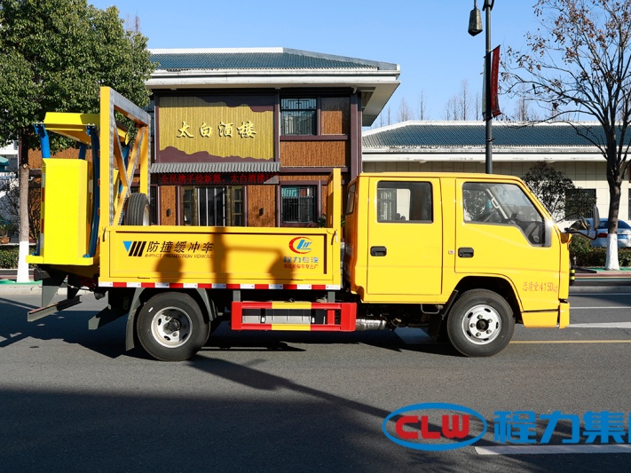 程力威牌江铃防撞缓冲车