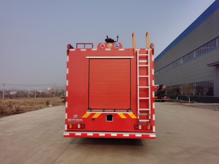 程力威牌6*4后八轮重汽豪沃泡沫消防车