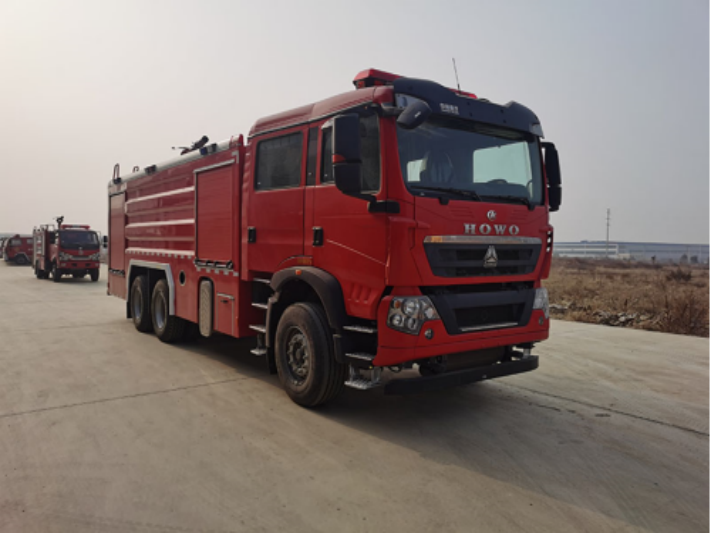程力威牌6*4后八轮重汽豪沃泡沫消防车