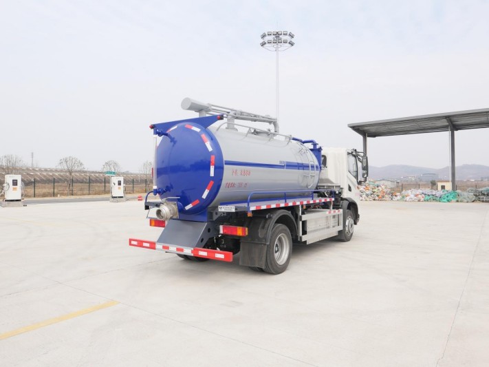 程力威牌新能源纯电动吸粪车