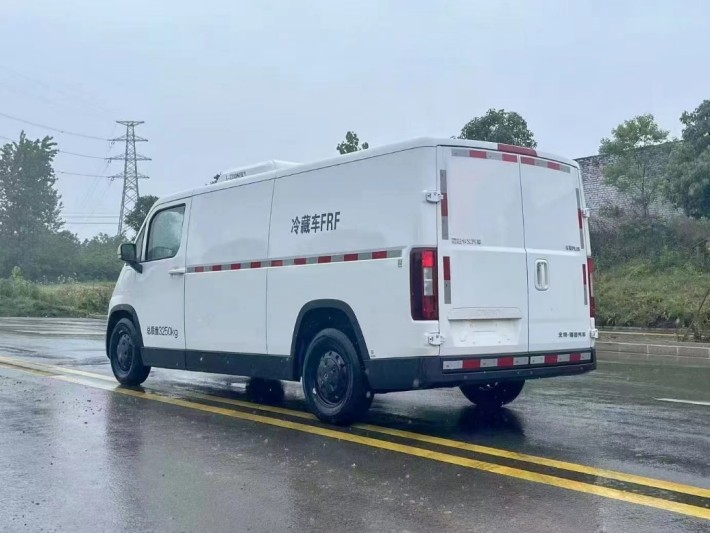 纯电动福田卡文乐福5方面包冷藏车